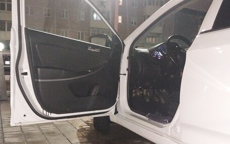 Hyundai Solaris II рестайлинг, 2014 год, 680 000 рублей, 30 фотография