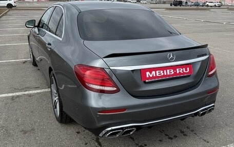 Mercedes-Benz E-Класс, 2018 год, 2 990 000 рублей, 3 фотография