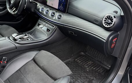 Mercedes-Benz E-Класс, 2018 год, 2 990 000 рублей, 7 фотография