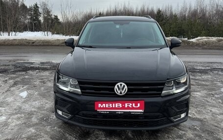 Volkswagen Tiguan II, 2018 год, 2 350 000 рублей, 2 фотография