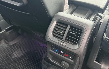 Volkswagen Tiguan II, 2018 год, 2 350 000 рублей, 13 фотография