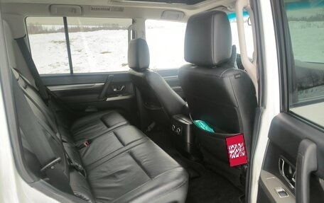 Mitsubishi Pajero IV, 2011 год, 2 400 000 рублей, 12 фотография