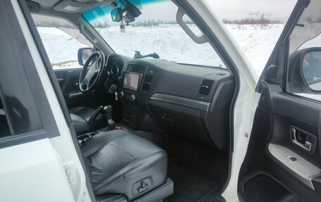 Mitsubishi Pajero IV, 2011 год, 2 400 000 рублей, 13 фотография