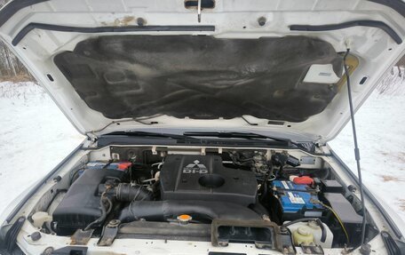 Mitsubishi Pajero IV, 2011 год, 2 400 000 рублей, 15 фотография