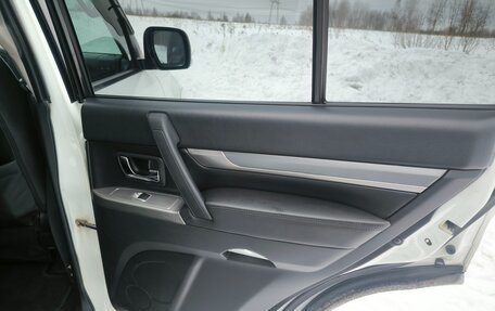 Mitsubishi Pajero IV, 2011 год, 2 400 000 рублей, 21 фотография