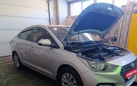 Hyundai Solaris II рестайлинг, 2018 год, 1 300 000 рублей, 2 фотография