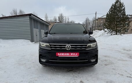 Volkswagen Tiguan II, 2018 год, 2 350 000 рублей, 2 фотография