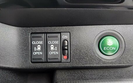 Honda Stepwgn IV, 2017 год, 2 049 800 рублей, 24 фотография