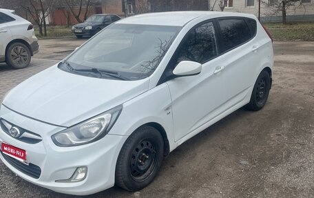Hyundai Solaris II рестайлинг, 2013 год, 780 000 рублей, 1 фотография