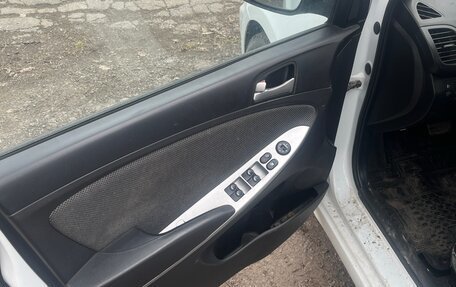 Hyundai Solaris II рестайлинг, 2013 год, 780 000 рублей, 6 фотография