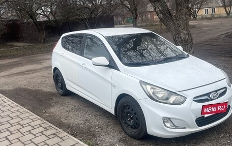 Hyundai Solaris II рестайлинг, 2013 год, 780 000 рублей, 3 фотография