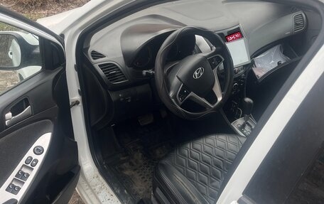 Hyundai Solaris II рестайлинг, 2013 год, 780 000 рублей, 5 фотография