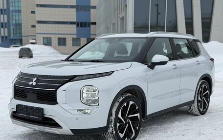 Mitsubishi Outlander, 2023 год, 3 900 000 рублей, 3 фотография