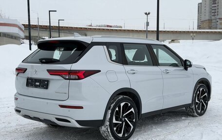 Mitsubishi Outlander, 2023 год, 3 900 000 рублей, 6 фотография