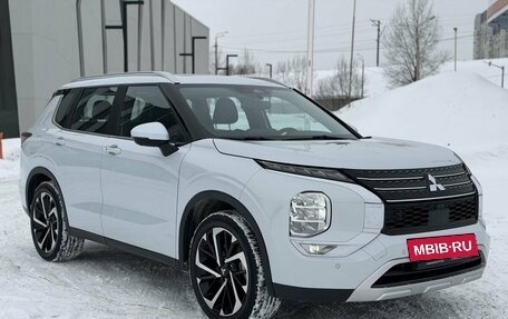 Mitsubishi Outlander, 2023 год, 3 900 000 рублей, 7 фотография