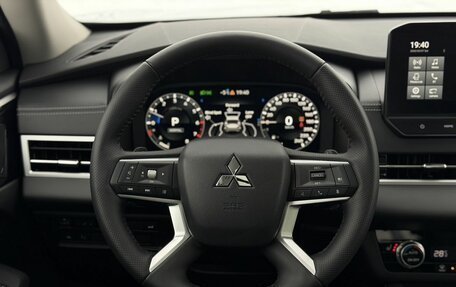 Mitsubishi Outlander, 2023 год, 3 900 000 рублей, 28 фотография