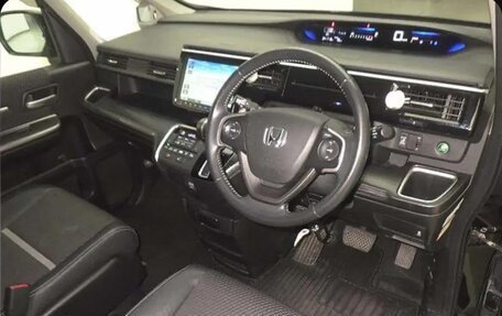 Honda Stepwgn IV, 2015 год, 1 800 000 рублей, 3 фотография