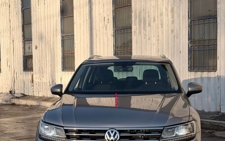 Volkswagen Tiguan II, 2017 год, 1 850 000 рублей, 2 фотография