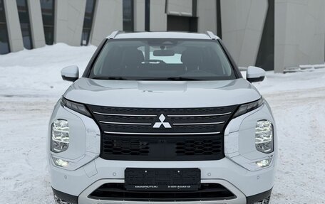 Mitsubishi Outlander, 2023 год, 3 900 000 рублей, 6 фотография