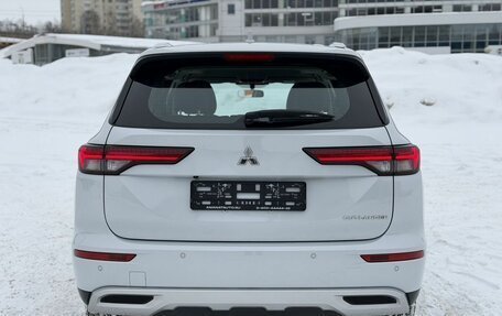 Mitsubishi Outlander, 2023 год, 3 900 000 рублей, 9 фотография