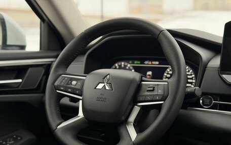 Mitsubishi Outlander, 2023 год, 3 900 000 рублей, 27 фотография