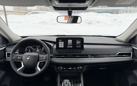 Mitsubishi Outlander, 2023 год, 3 900 000 рублей, 33 фотография