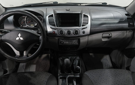 Mitsubishi L200 IV рестайлинг, 2013 год, 1 529 000 рублей, 16 фотография