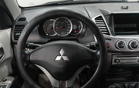Mitsubishi L200 IV рестайлинг, 2013 год, 1 529 000 рублей, 18 фотография