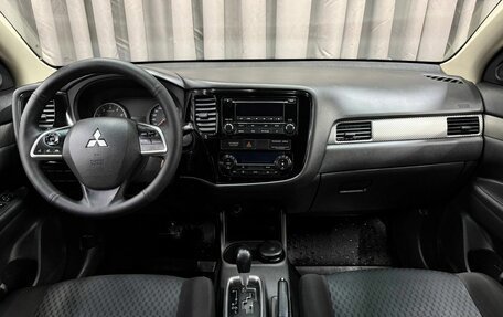 Mitsubishi Outlander III рестайлинг 3, 2014 год, 1 299 999 рублей, 7 фотография