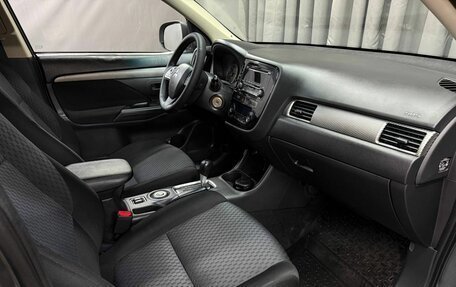 Mitsubishi Outlander III рестайлинг 3, 2014 год, 1 299 999 рублей, 10 фотография