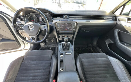 Volkswagen Passat B8 рестайлинг, 2015 год, 1 800 000 рублей, 10 фотография