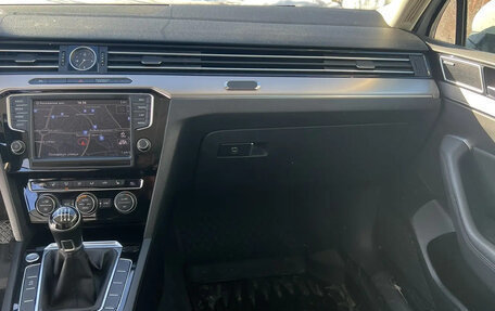 Volkswagen Passat B8 рестайлинг, 2015 год, 1 800 000 рублей, 12 фотография