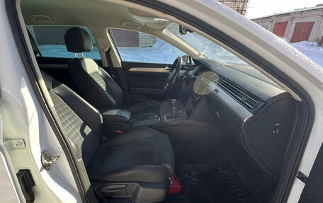 Volkswagen Passat B8 рестайлинг, 2015 год, 1 800 000 рублей, 15 фотография