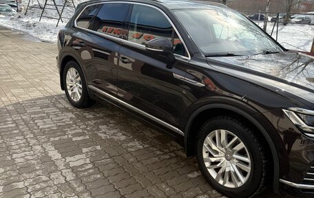 Volkswagen Touareg III, 2019 год, 4 500 000 рублей, 2 фотография