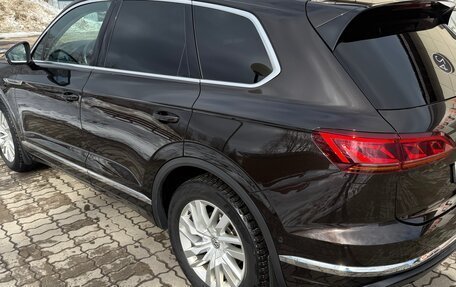 Volkswagen Touareg III, 2019 год, 4 500 000 рублей, 5 фотография