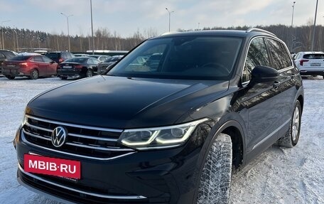 Volkswagen Tiguan II, 2021 год, 3 400 000 рублей, 2 фотография