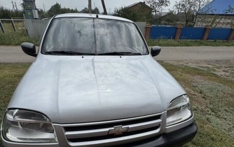 Chevrolet Niva I рестайлинг, 2004 год, 300 000 рублей, 1 фотография