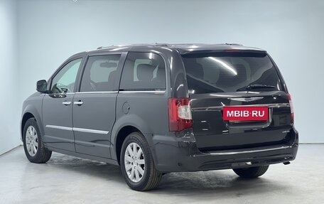 Chrysler Voyager IV, 2011 год, 1 450 000 рублей, 2 фотография