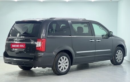 Chrysler Voyager IV, 2011 год, 1 450 000 рублей, 4 фотография