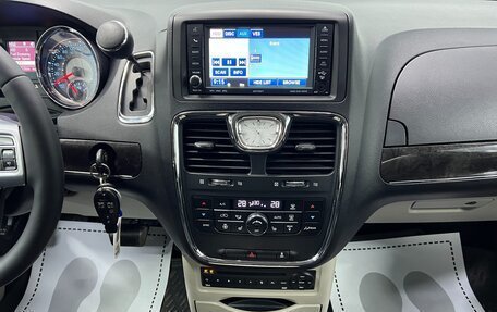 Chrysler Voyager IV, 2011 год, 1 450 000 рублей, 12 фотография