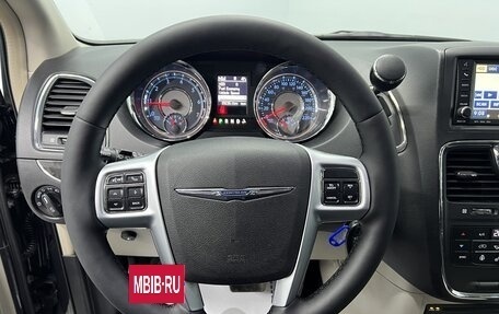 Chrysler Voyager IV, 2011 год, 1 450 000 рублей, 11 фотография