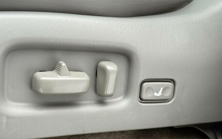 Toyota Land Cruiser 100 рестайлинг 2, 2005 год, 1 999 000 рублей, 29 фотография