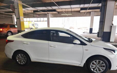 Hyundai Solaris II рестайлинг, 2018 год, 800 000 рублей, 5 фотография