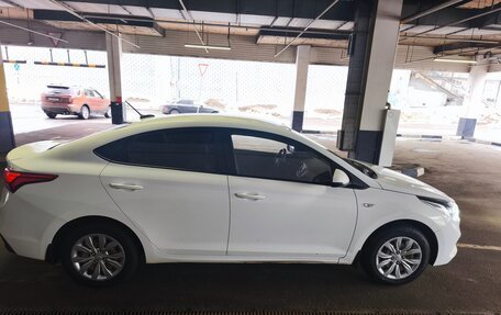 Hyundai Solaris II рестайлинг, 2018 год, 800 000 рублей, 4 фотография