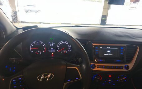 Hyundai Solaris II рестайлинг, 2018 год, 800 000 рублей, 9 фотография