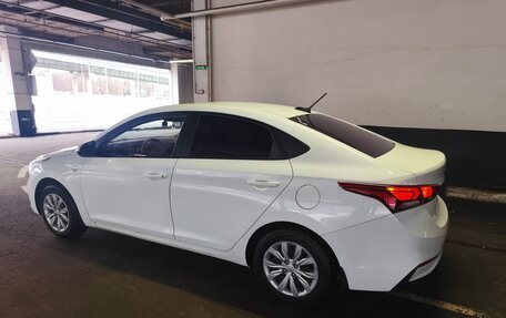 Hyundai Solaris II рестайлинг, 2018 год, 800 000 рублей, 6 фотография