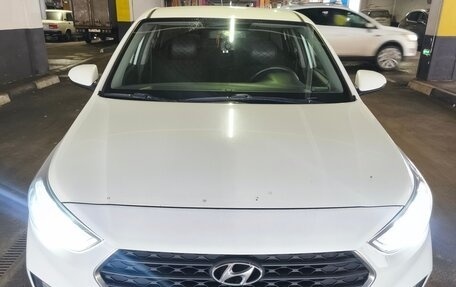 Hyundai Solaris II рестайлинг, 2018 год, 800 000 рублей, 3 фотография