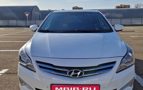 Hyundai Solaris II рестайлинг, 2015 год, 945 000 рублей, 2 фотография