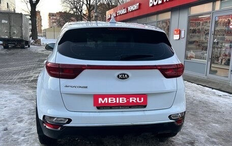 KIA Sportage IV рестайлинг, 2019 год, 2 000 000 рублей, 4 фотография