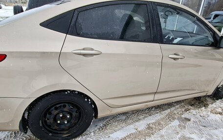 Hyundai Solaris II рестайлинг, 2011 год, 650 000 рублей, 16 фотография